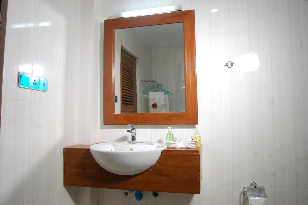 Su Tine San Royal Palace Hotel Bagan Kamer foto