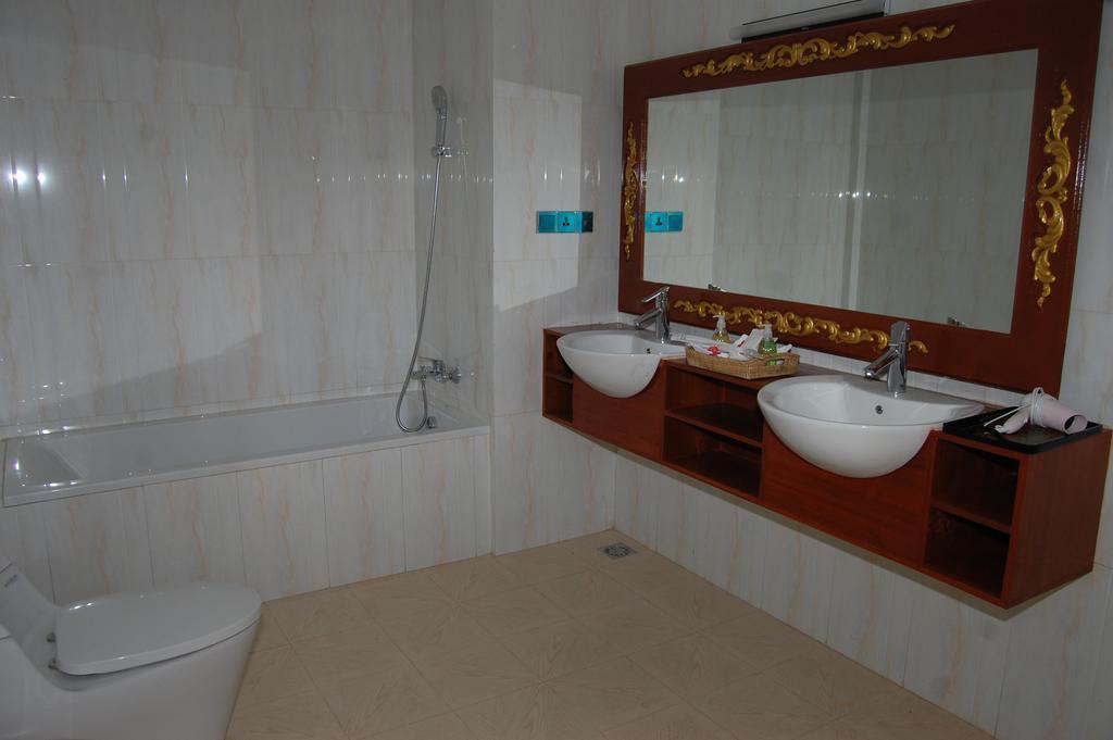 Su Tine San Royal Palace Hotel Bagan Kamer foto