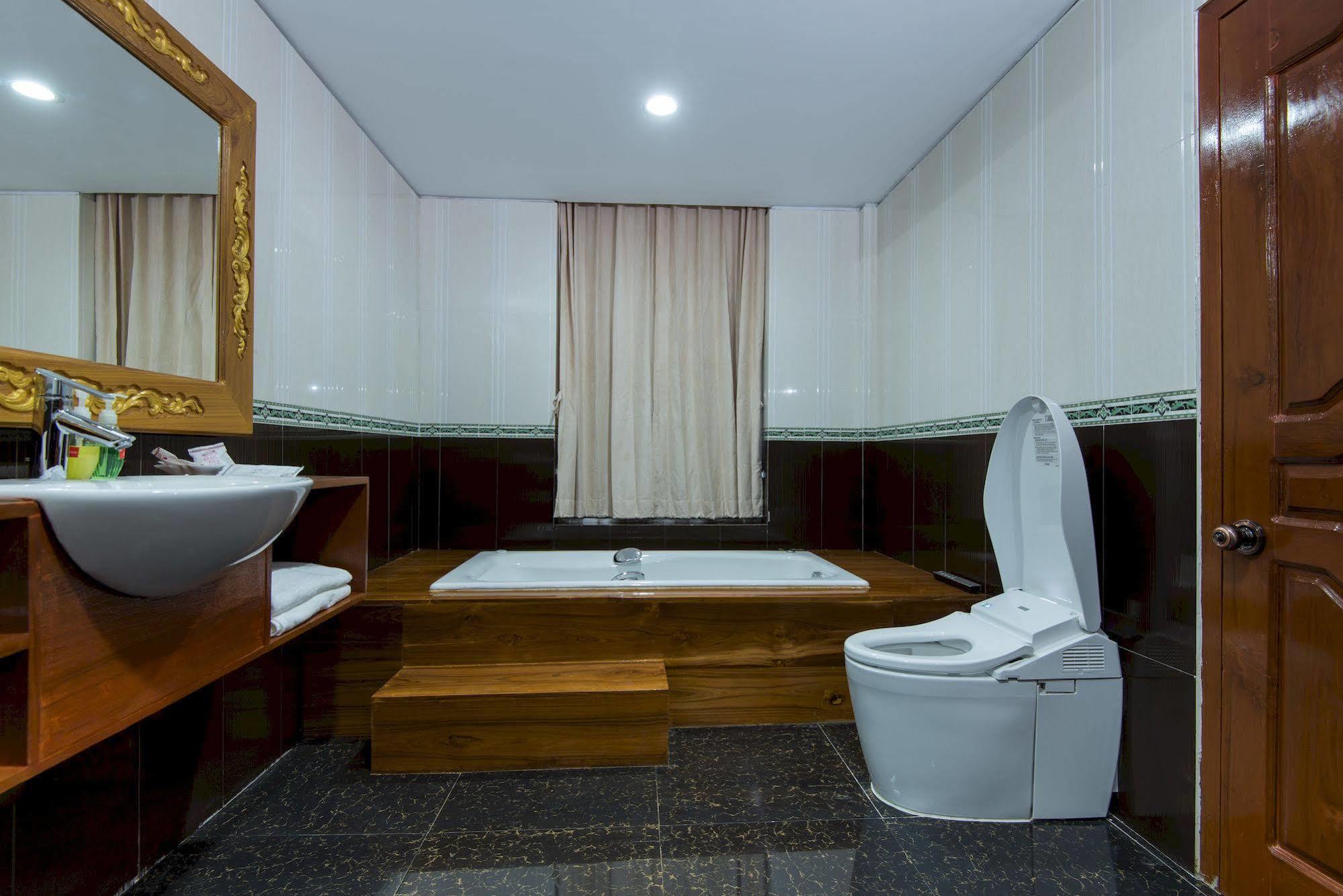 Su Tine San Royal Palace Hotel Bagan Buitenkant foto