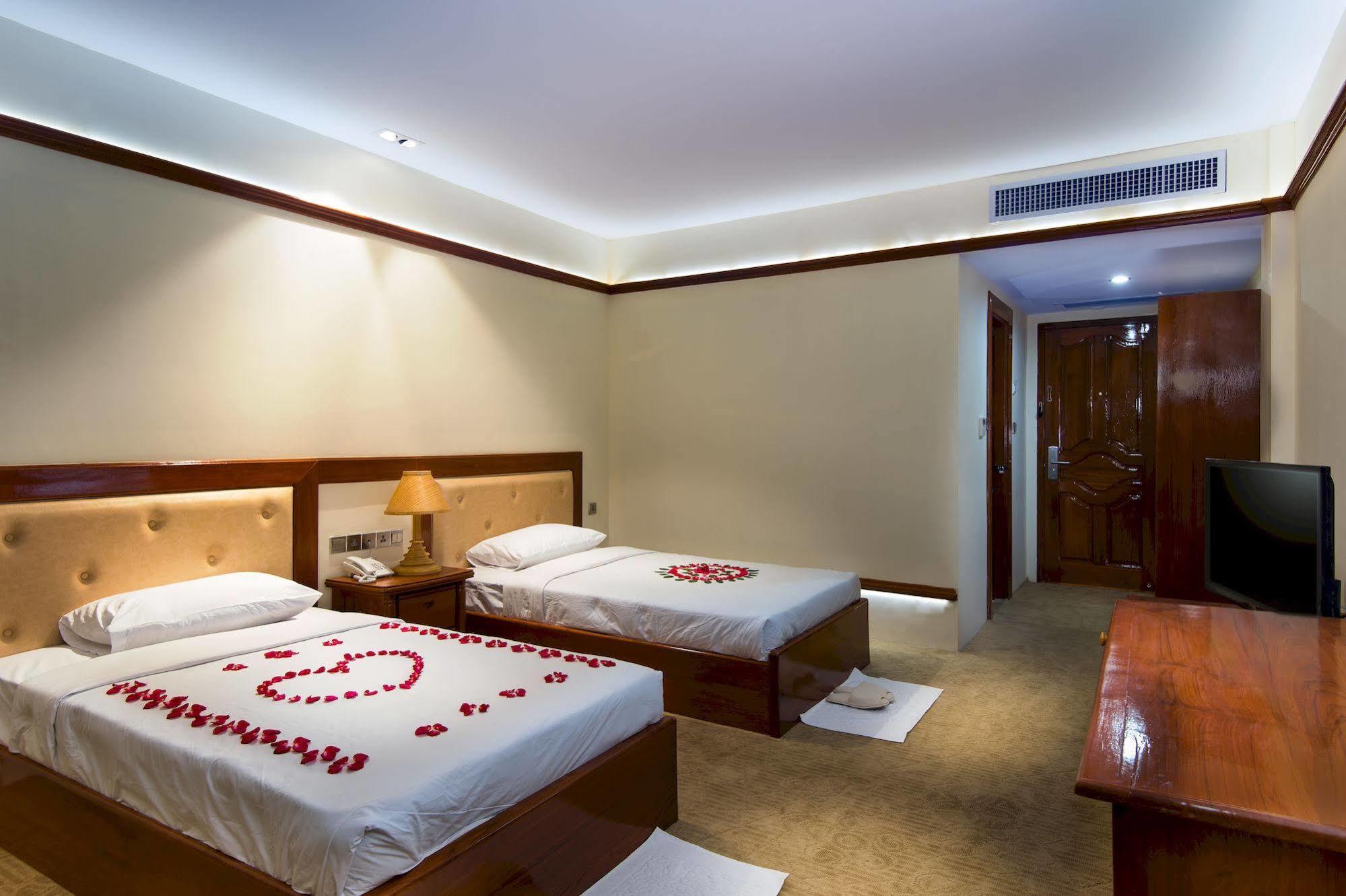 Su Tine San Royal Palace Hotel Bagan Buitenkant foto